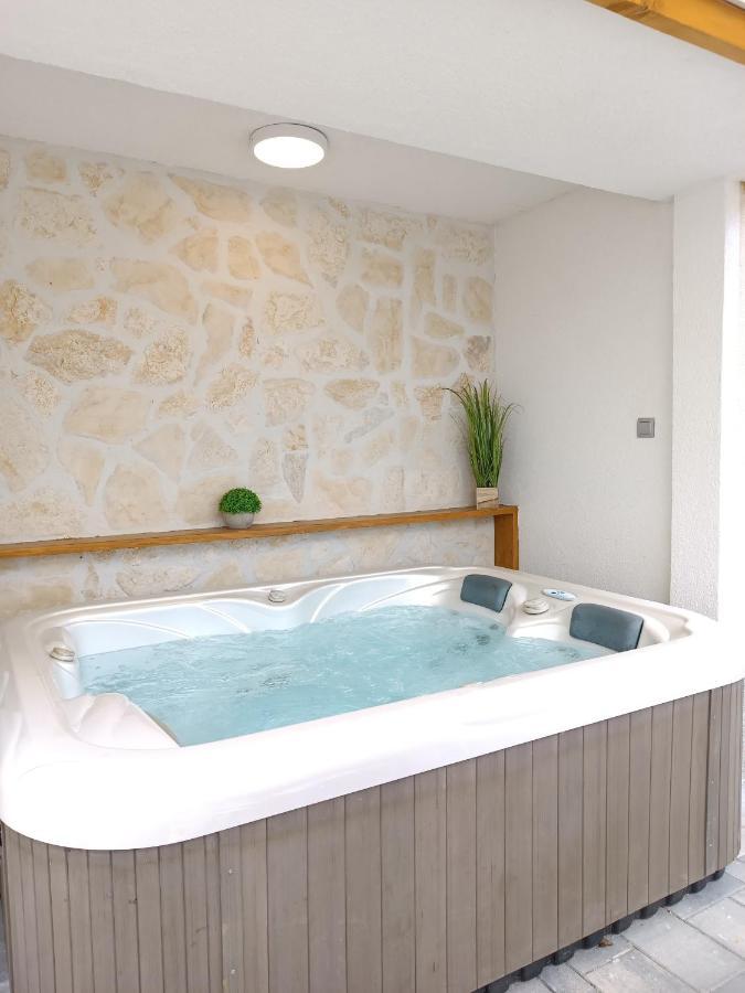 Apartamento Tonina - House With Terrace, Jacuzzi, Free Parking Split Exterior foto