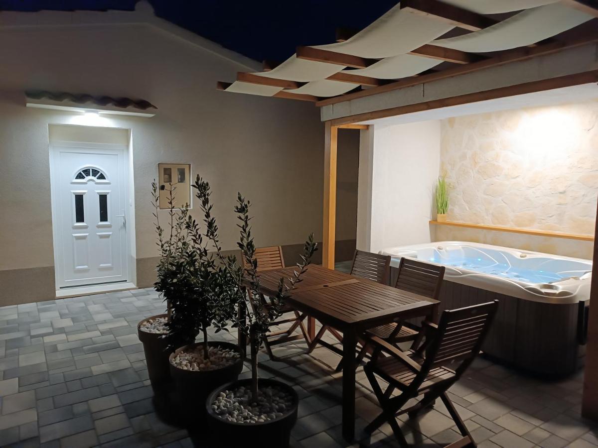Apartamento Tonina - House With Terrace, Jacuzzi, Free Parking Split Exterior foto