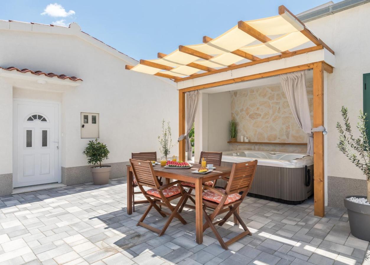 Apartamento Tonina - House With Terrace, Jacuzzi, Free Parking Split Exterior foto